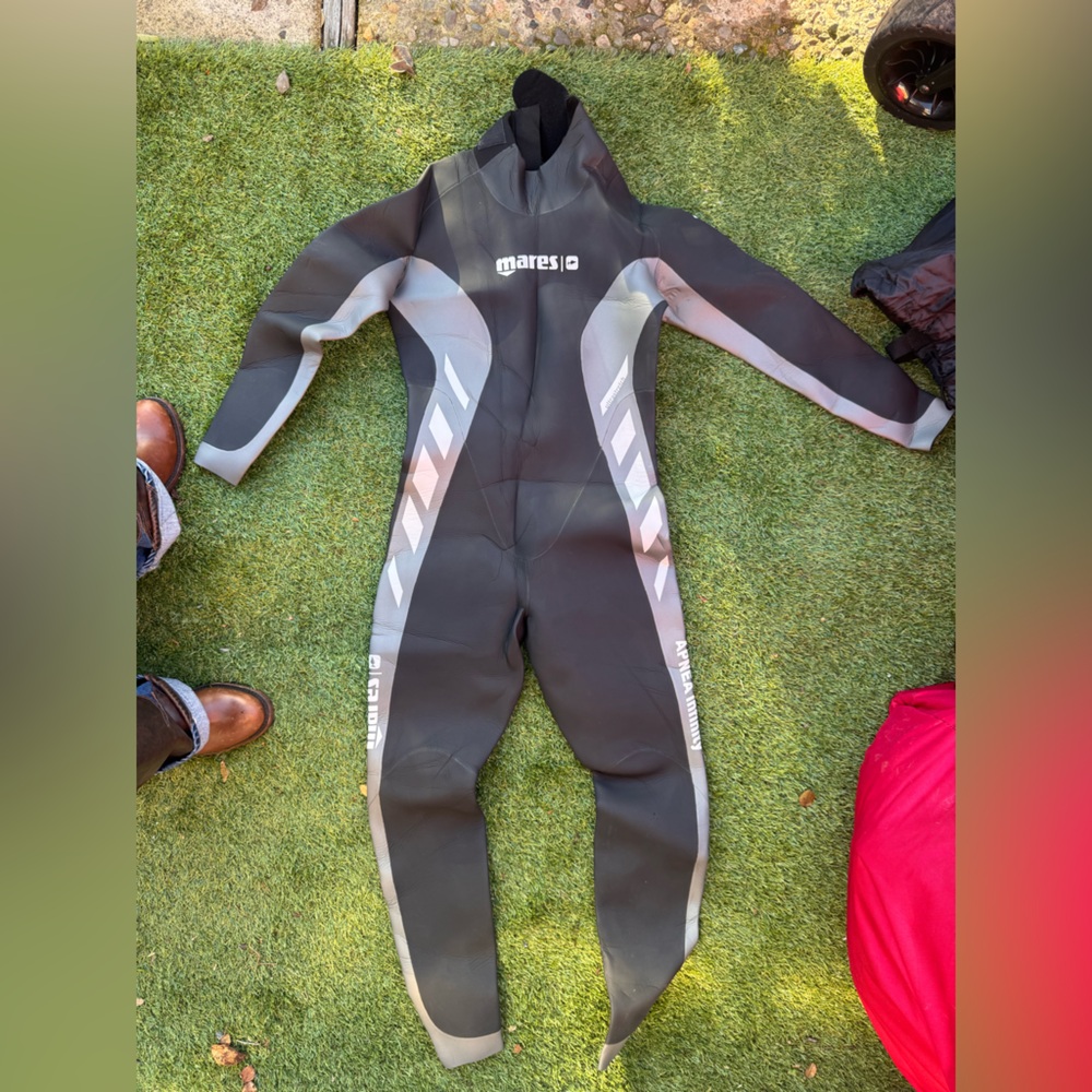 Mares Black and Gray Apnea Freediving Wetsuit Size 3 (large)
